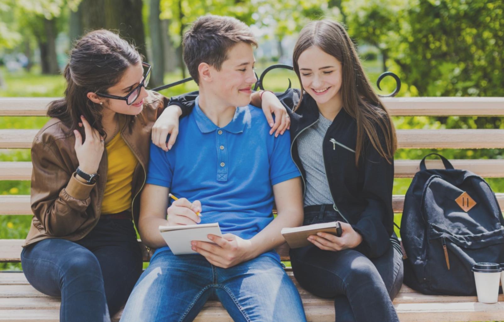 Sesión práctica de análisis financiero con documentación empresarial real